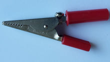 Load image into Gallery viewer, ALLIGATOR CLIPS - INSULATED SHANK
