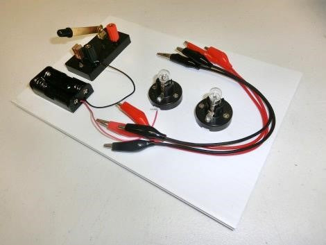 INTRODUCING SIMPLE CIRCUITS