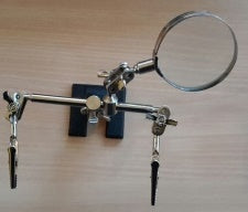 PCB HOLDER WITH MAGNIFYING GLASS